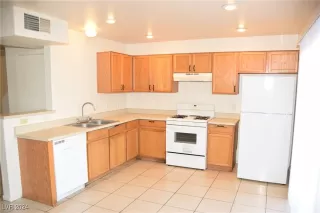 Photo #4: 2640432 Listing 