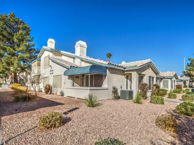 MLS: 2640468 Condo For Sale