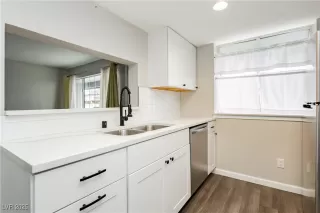 Photo #4: 2640471 Listing