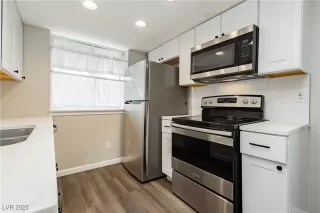 Photo #5: 2640471 Listing