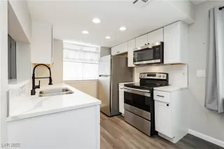 Photo #6: 2640471 Listing