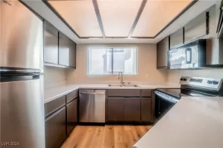 Photo #4: 2640507 Listing