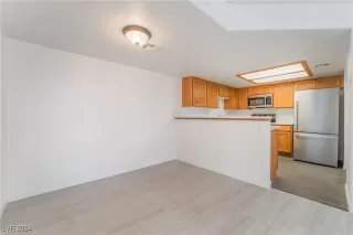 Photo #5: 2640514 Listing