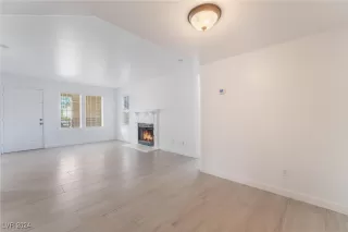 Photo #6: 2640514 Listing