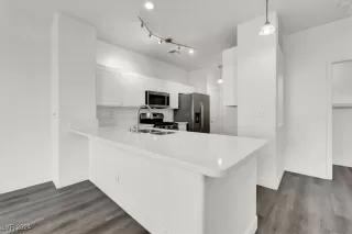 Photo #6: 2640518 Listing 