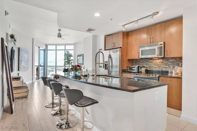 MLS: 2640525 Condo For Sale