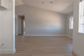 Photo #6: 2640555 Listing