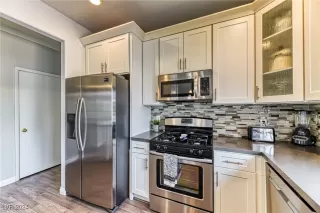 Photo #1: 2640570 Listing