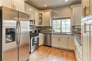 Photo #2: 2640570 Listing