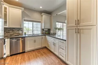 Photo #3: 2640570 Listing