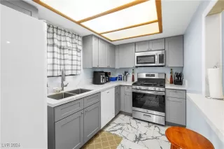 Photo #6: 2640573 Listing