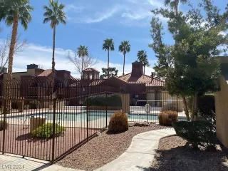 Photo #3: 2640595 Listing