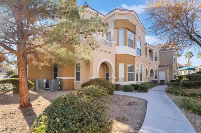 MLS: 2640606 Condo For Sale