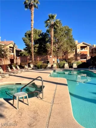 Photo #5: 2640607 Listing 