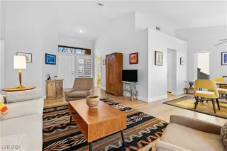 Photo #3: 2640611 Listing