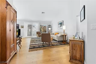 Photo #4: 2640611 Listing