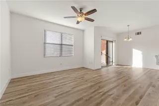 Photo #6: 2640628 Listing