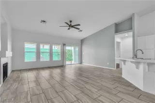 Photo #4: 2640635 Listing