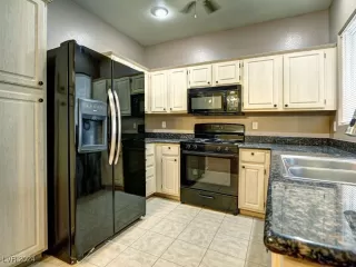 Photo #3: 2640655 Listing