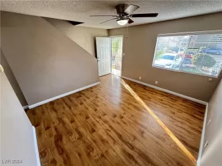 Photo #4: 2640657 Listing 