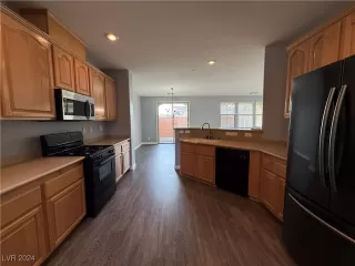 Photo #3: 2640661 Listing 