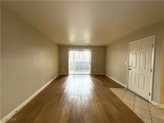 Photo #3: 2640671 Listing 