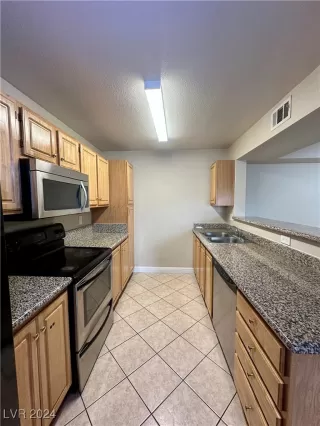 Photo #6: 2640671 Listing 