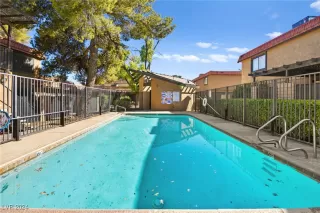 Photo #2: 2640699 Listing