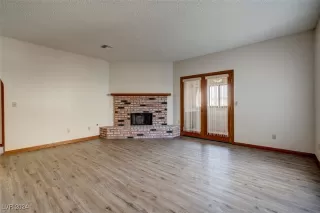 Photo #4: 2640701 Listing