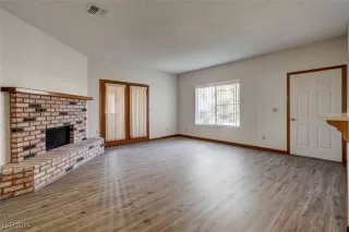 Photo #6: 2640701 Listing