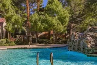 Photo #3: 2640737 Listing 