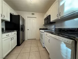 Photo #2: 2640751 Listing 