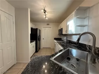 Photo #3: 2640751 Listing 