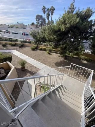 Photo #2: 2640758 Listing 