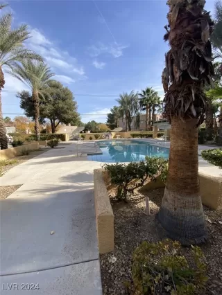 Photo #4: 2640758 Listing 