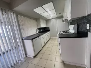 Photo #4: 2640764 Listing 