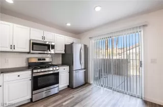 Photo #4: 2640779 Listing
