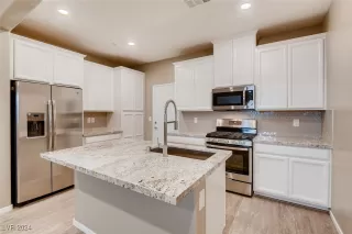 Photo #5: 2640788 Listing 