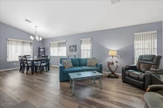 Photo #3: 2640797 Listing