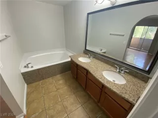 Photo #5: 2640798 Listing 