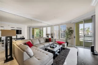 Photo #4: 2640877 Listing