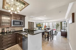 Photo #5: 2640877 Listing