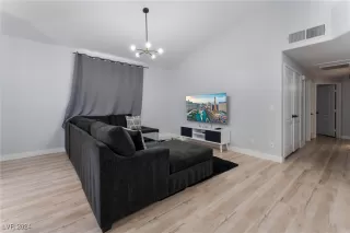 Photo #4: 2640881 Listing 