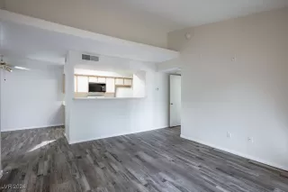 Photo #3: 2640890 Listing 