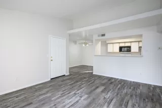 Photo #4: 2640890 Listing 