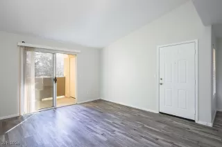 Photo #5: 2640890 Listing 