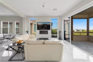 Photo #5: 2640911 Listing 