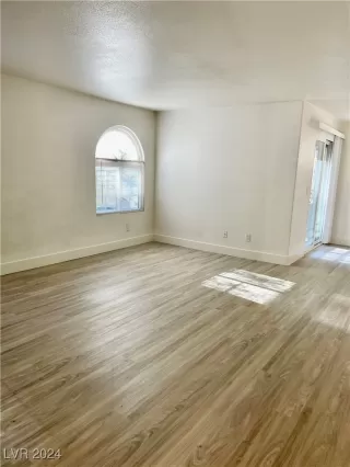 Photo #2: 2640931 Listing