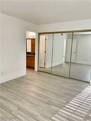 Photo #6: 2640931 Listing
