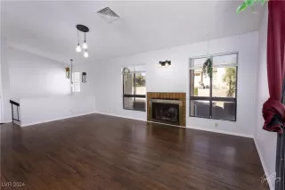 Photo #3: 2640935 Listing